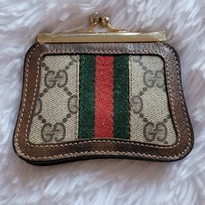 Gucci Sherry line kisslock coin purse in brown
